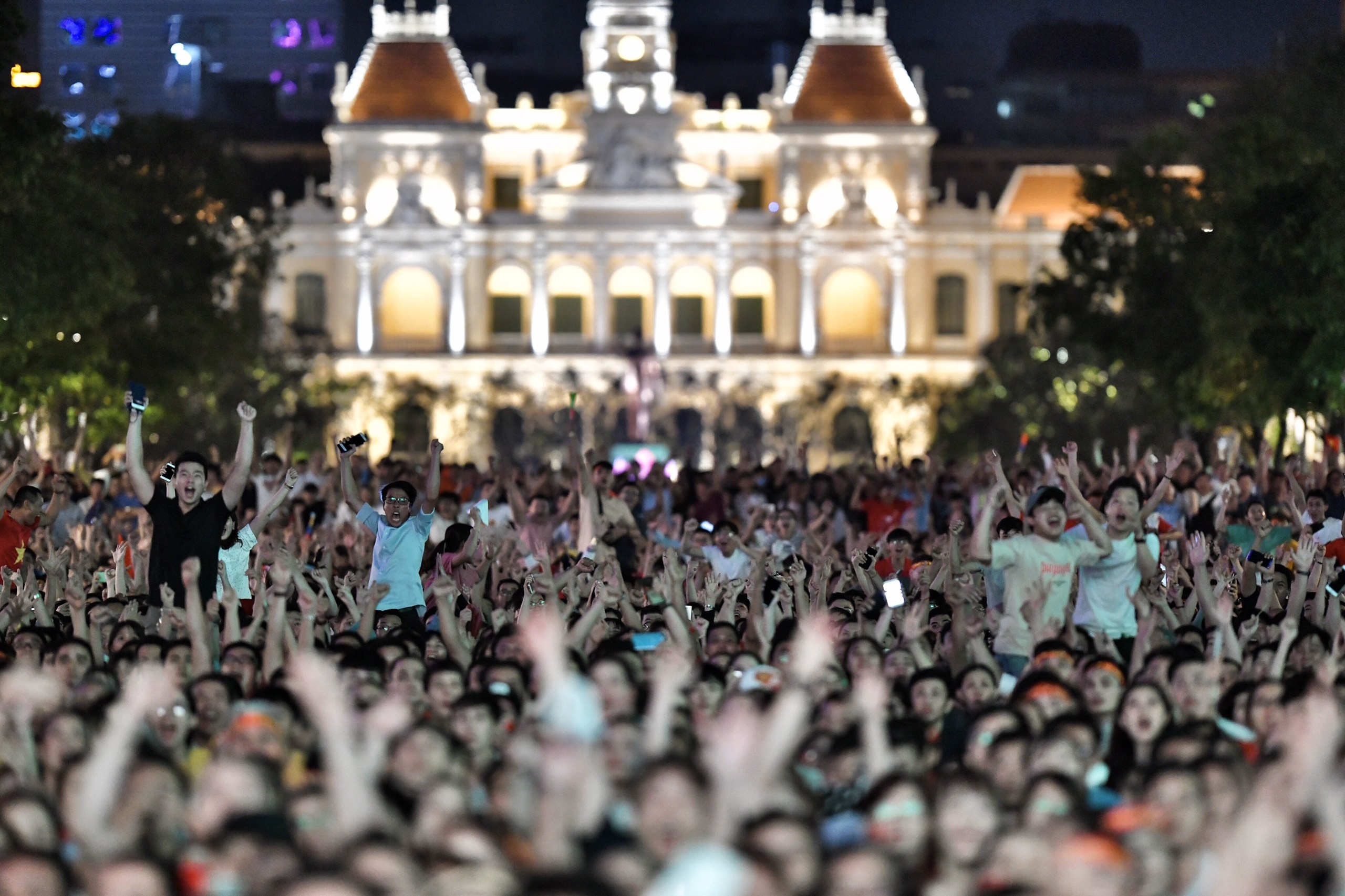 Co dong vien pho di bo nguyen hue anh 8