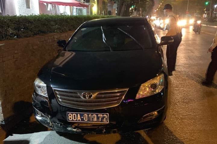 Xe cua VFF bo chay sau tai nan hinh anh