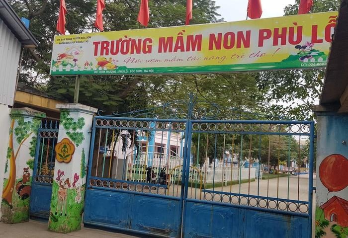 Be trai tu vong khi choi cau truot o truong mam non hinh anh