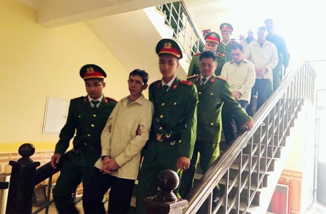 Tu hinh 11 bi cao trong duong day mua ban gan 2.000 banh heroin hinh anh