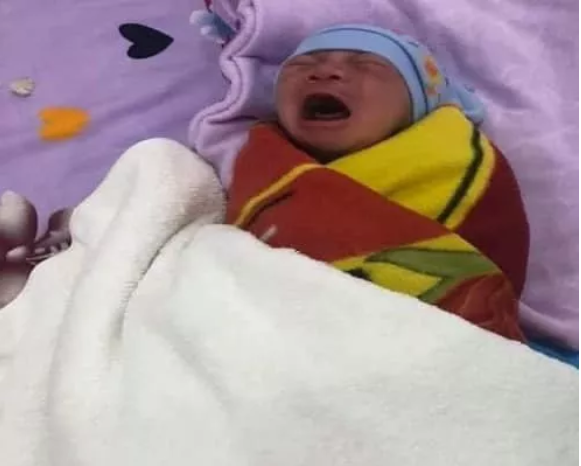 Be trai bi me bo roi o Ha Tinh. anh 1