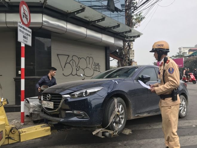 Xu ly oto bien bien trang thanh xanh nhu vi pham nong do con, ma tuy hinh anh