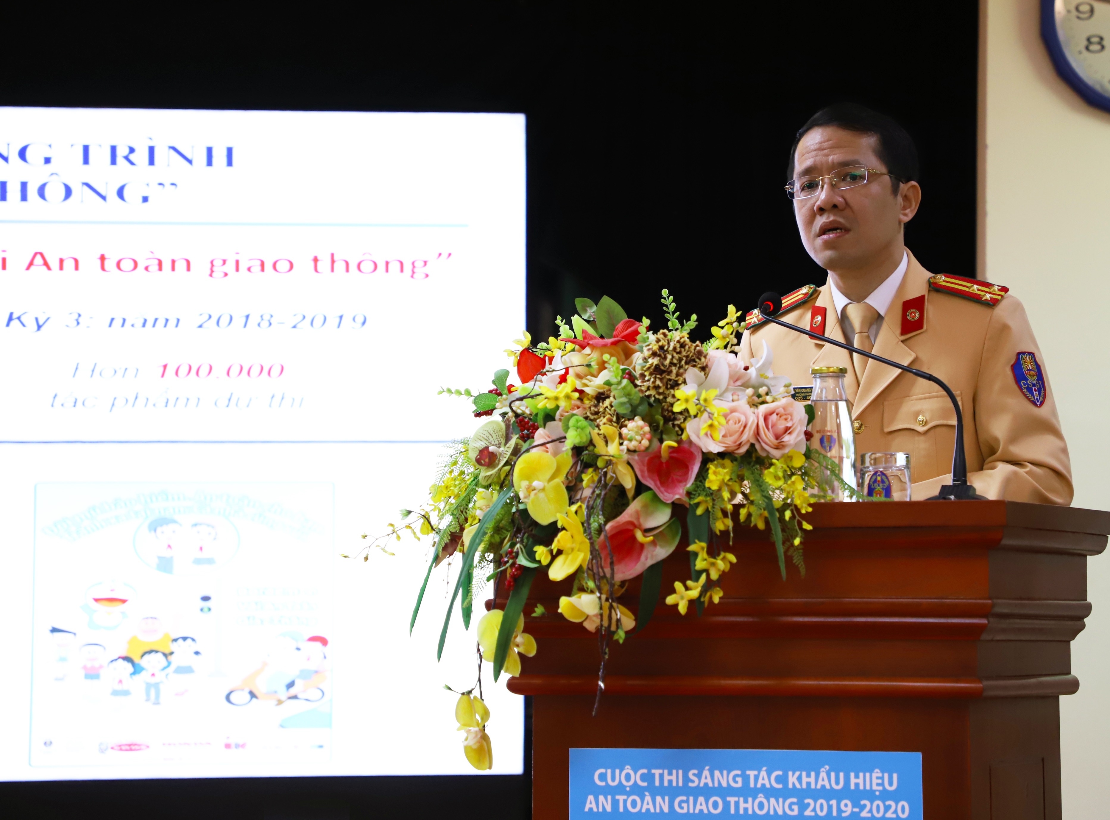 Doraemon voi an toan giao thong anh 1