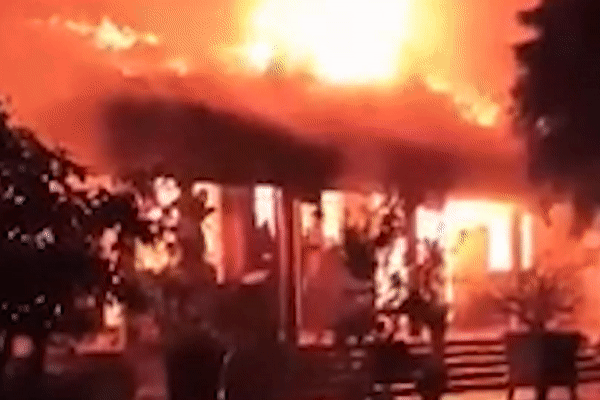 Hoa hoan thieu rui ngoi chua co hon 300 nam hinh anh