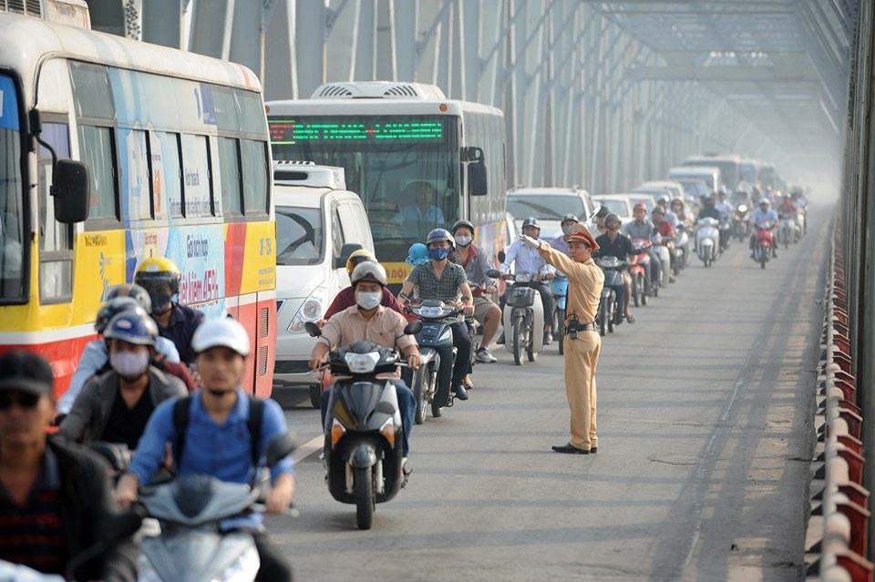 Phan luong giao thong phuc vu le tang 3 canh sat hy sinh o Dong Tam hinh anh