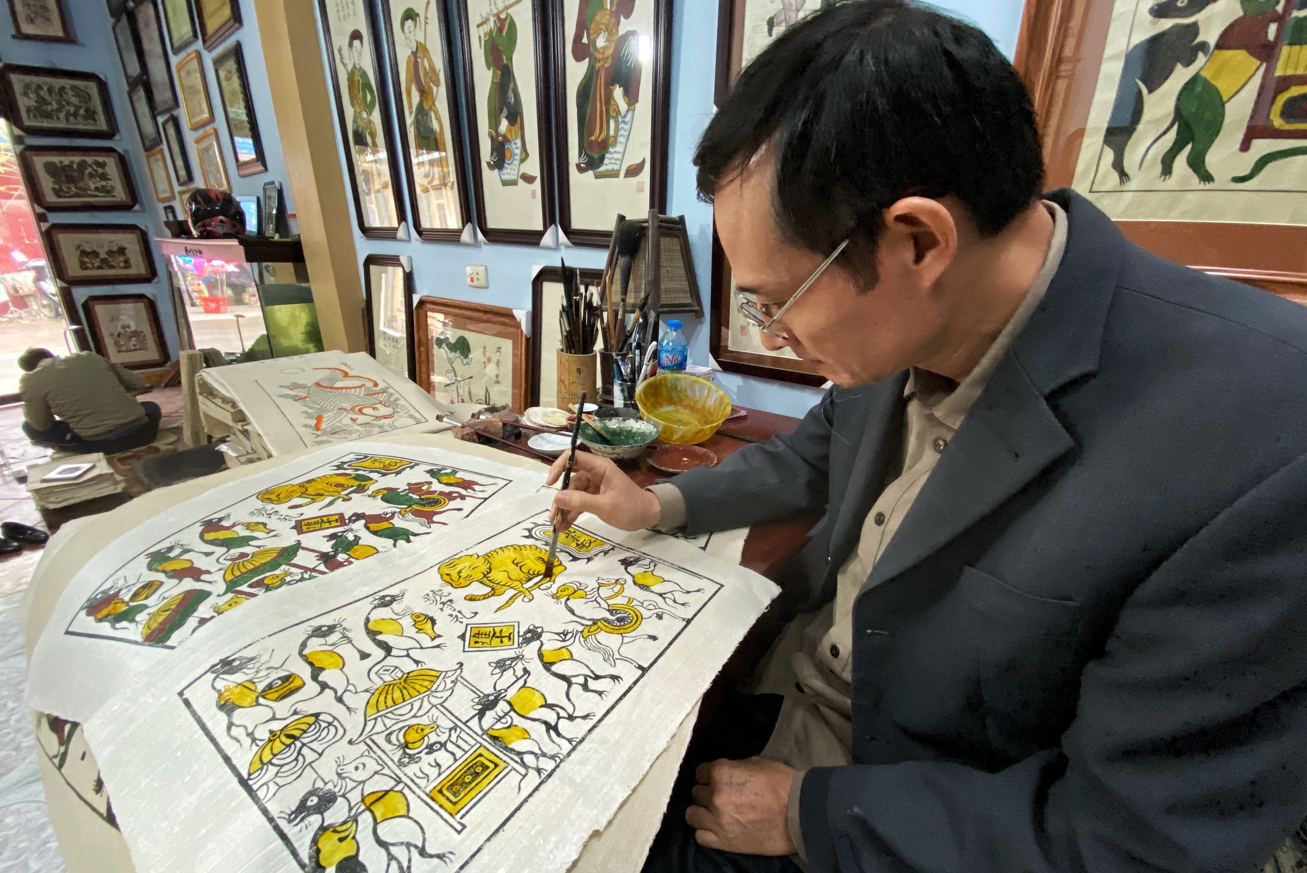 Nghe nhan lang Dong Ho che tac tranh chuot Tet Canh Ty hinh anh