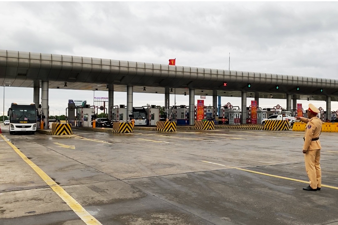 Kiểm tra nồng độ cồn mùng 1 Tết ảnh 7 Kiem tra nong do con mung 1 Tet anh 7