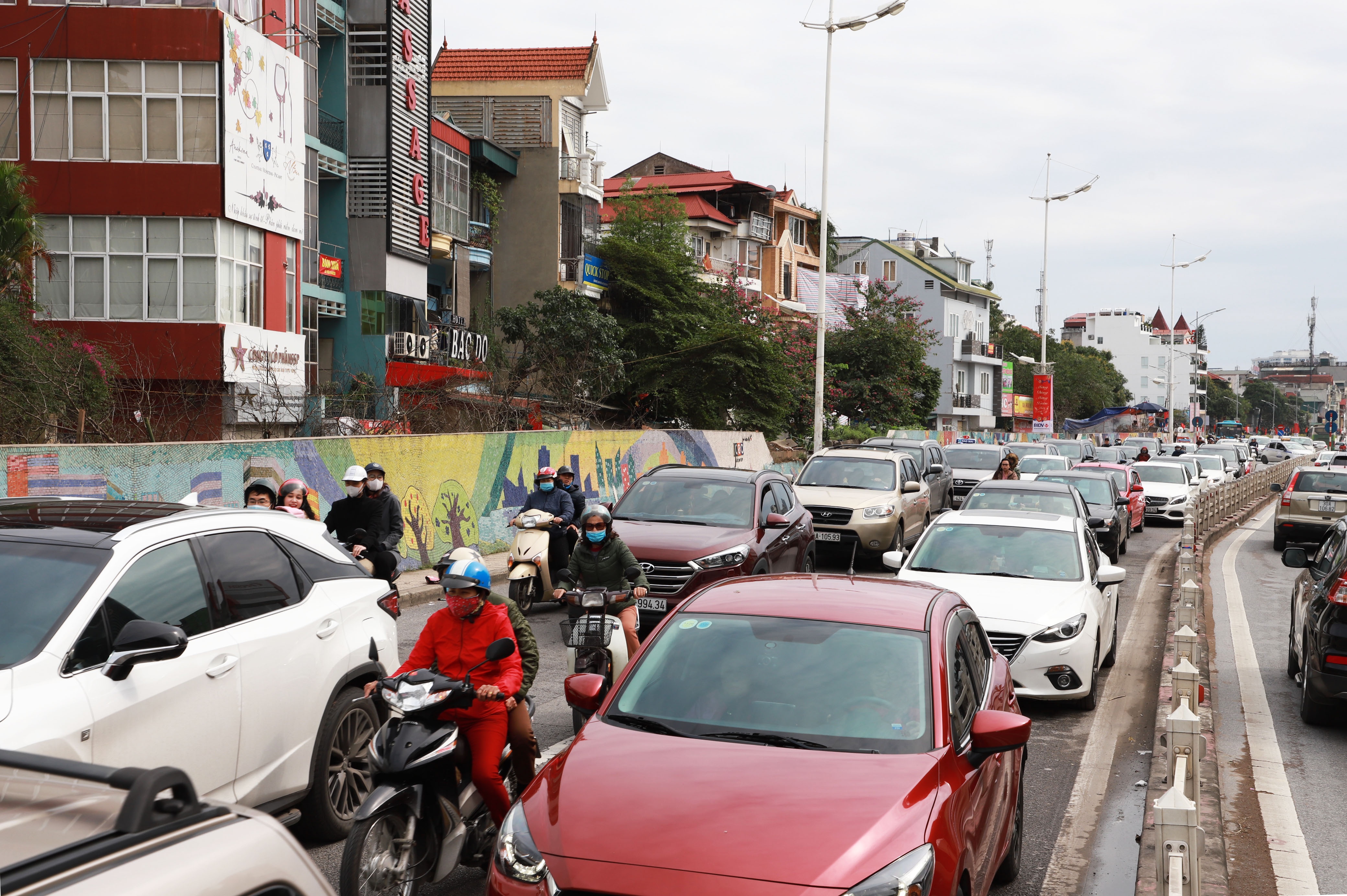 Hang nghin nguoi di le phu Tay Ho anh 9