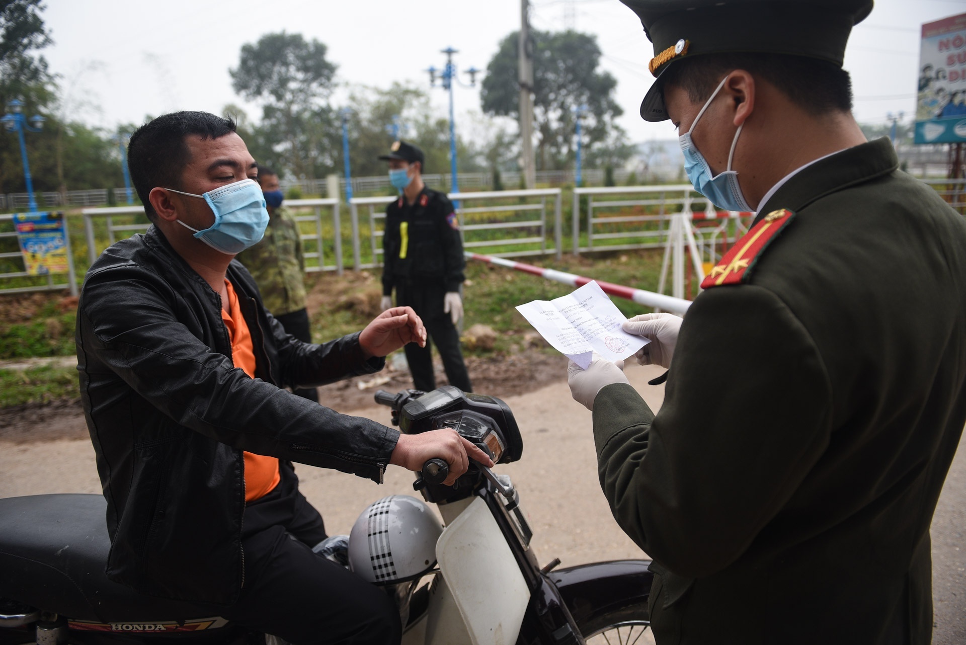 Vinh Phuc keu goi 192 nguoi roi khoi xa Son Loi quay lai dia phuong hinh anh