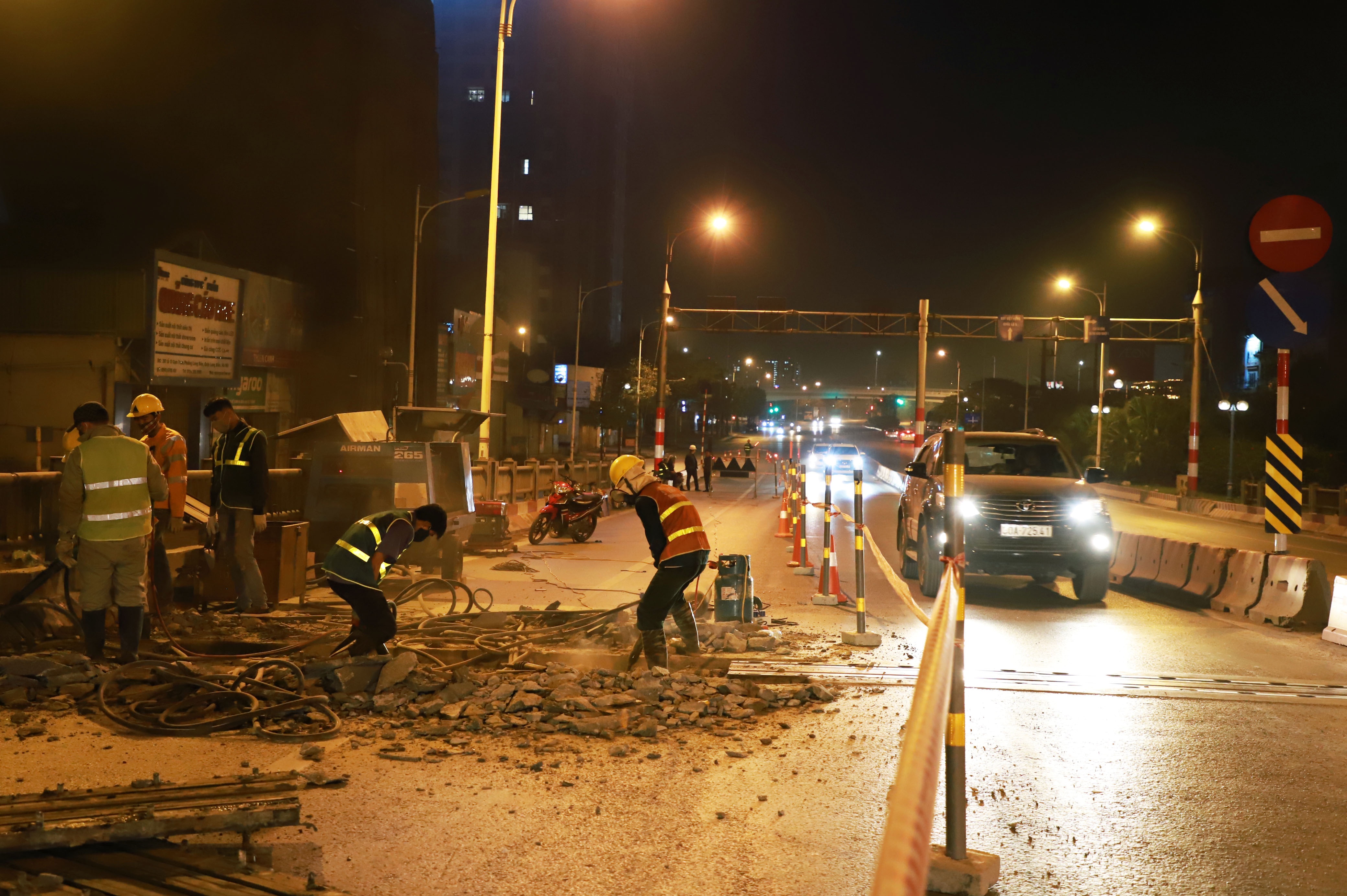 Sua chua cau Vinh Tuy anh 7