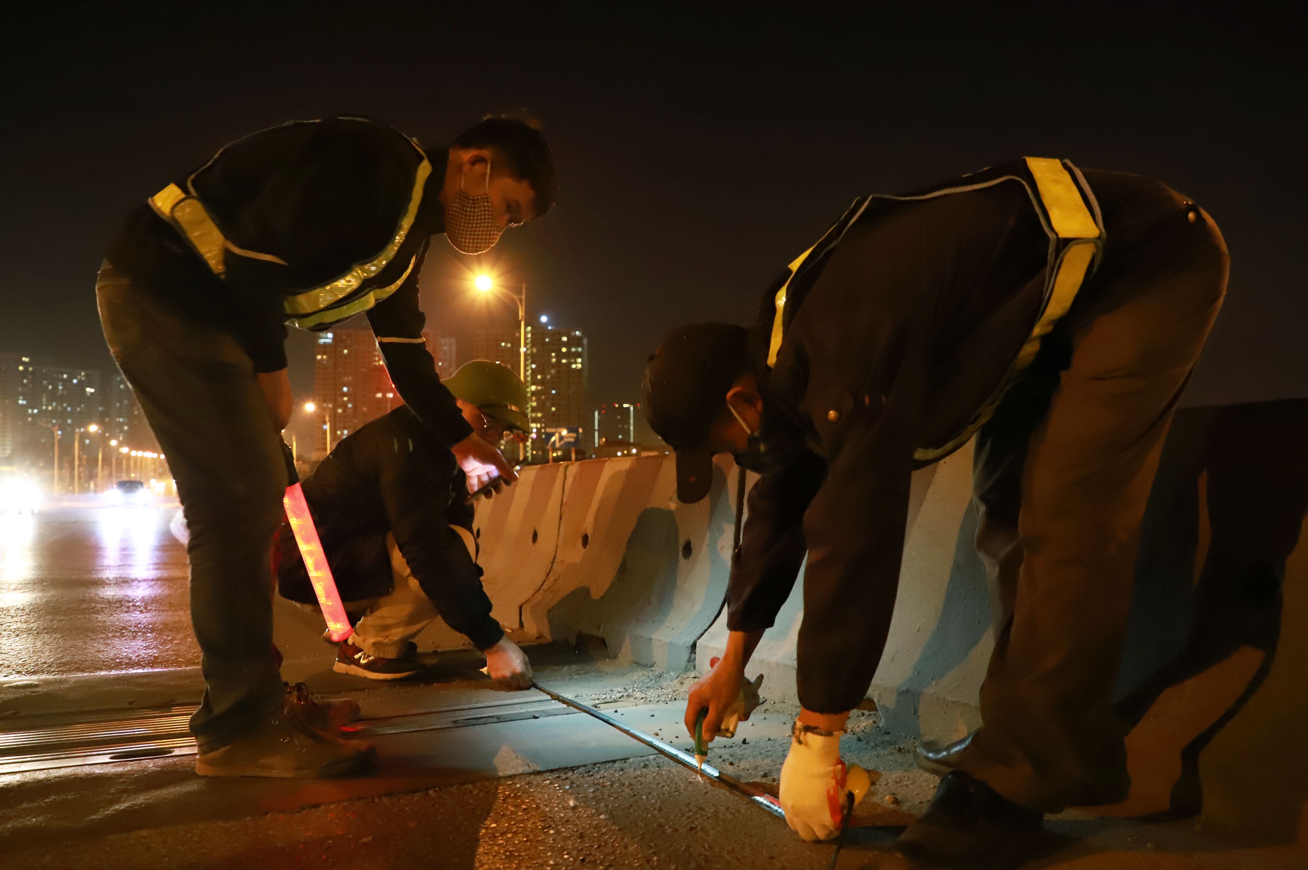 Sua chua cau Vinh Tuy anh 6