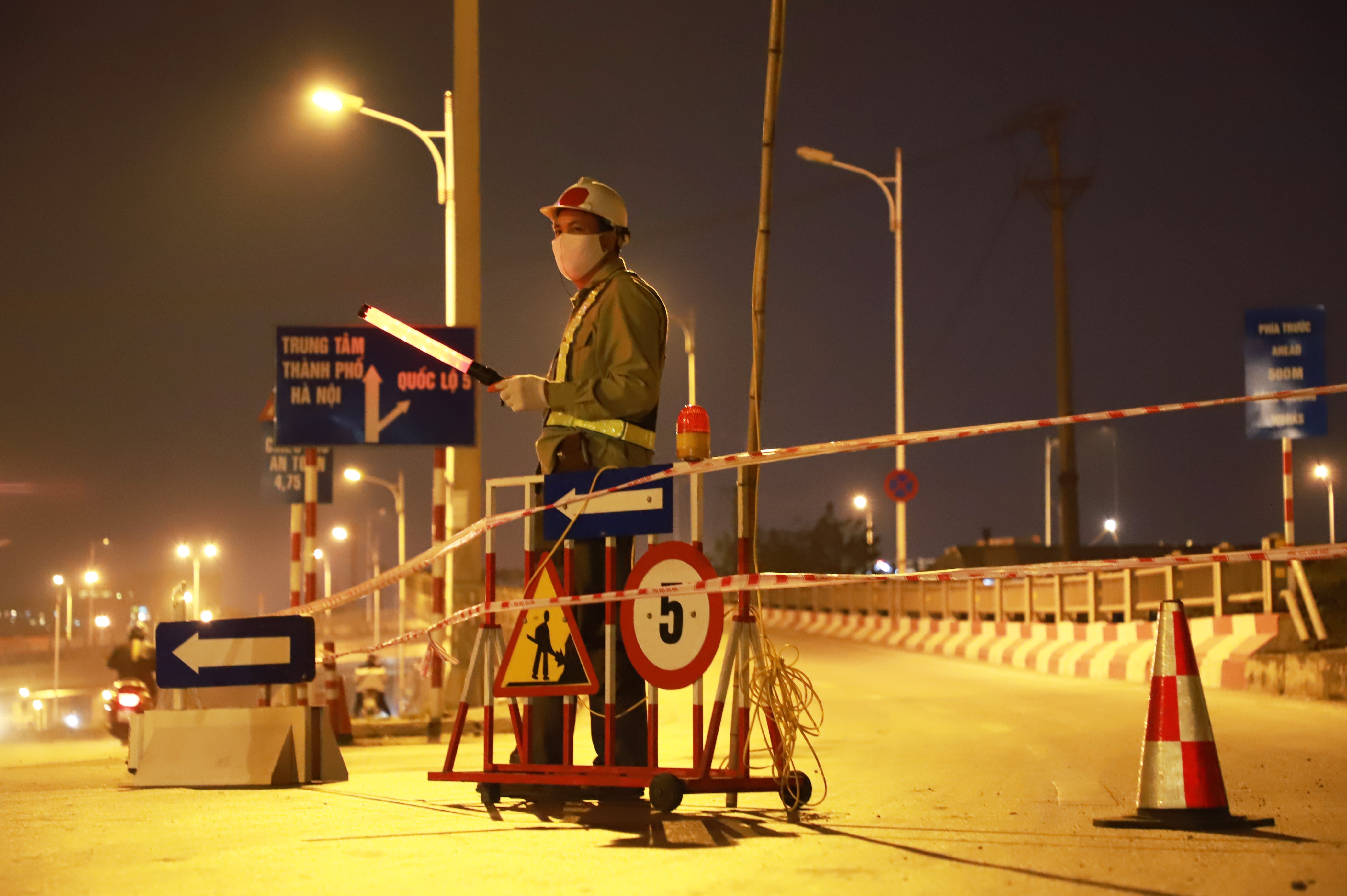 Sua chua cau Vinh Tuy anh 4