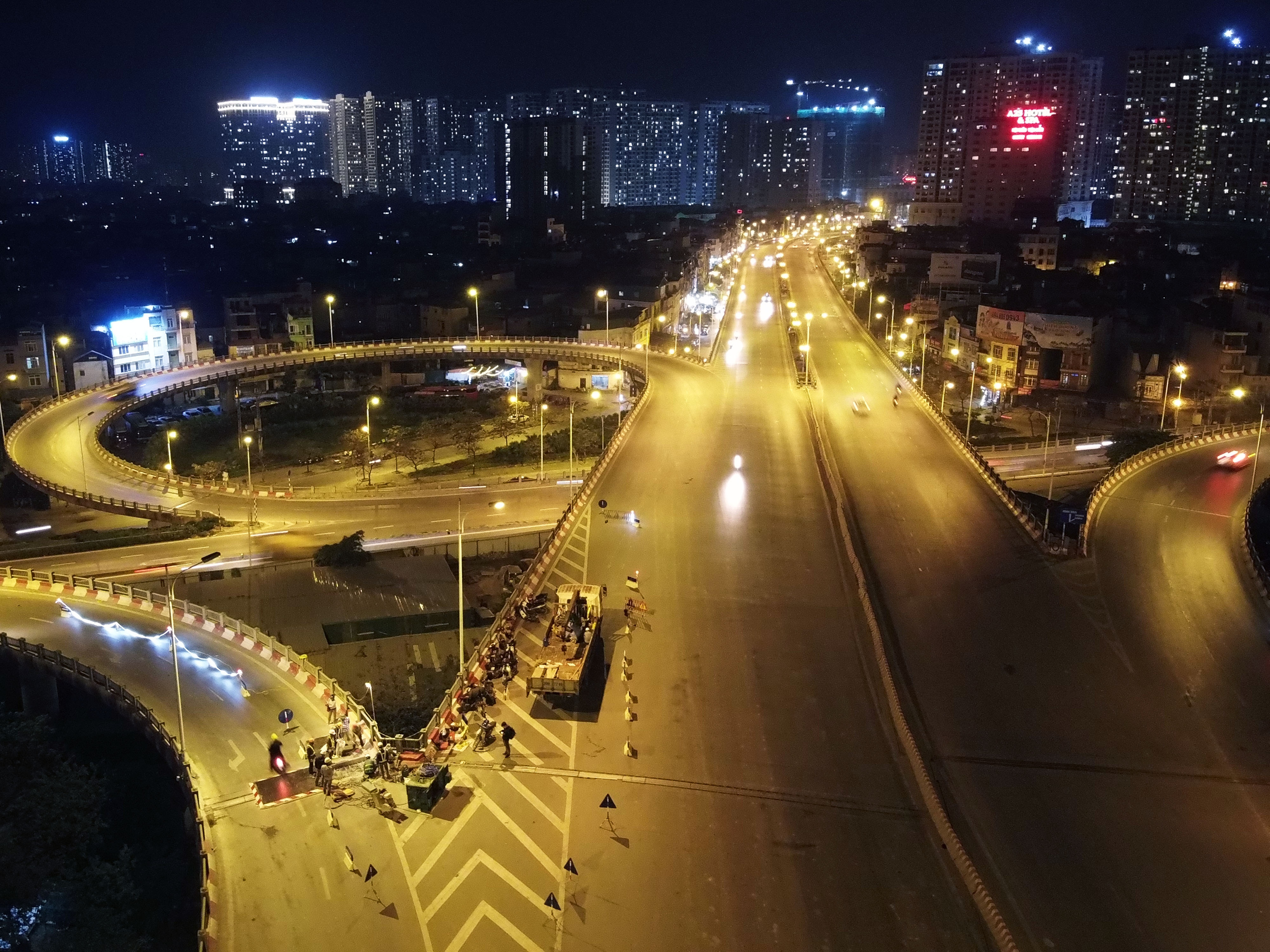 Sua chua cau Vinh Tuy anh 1