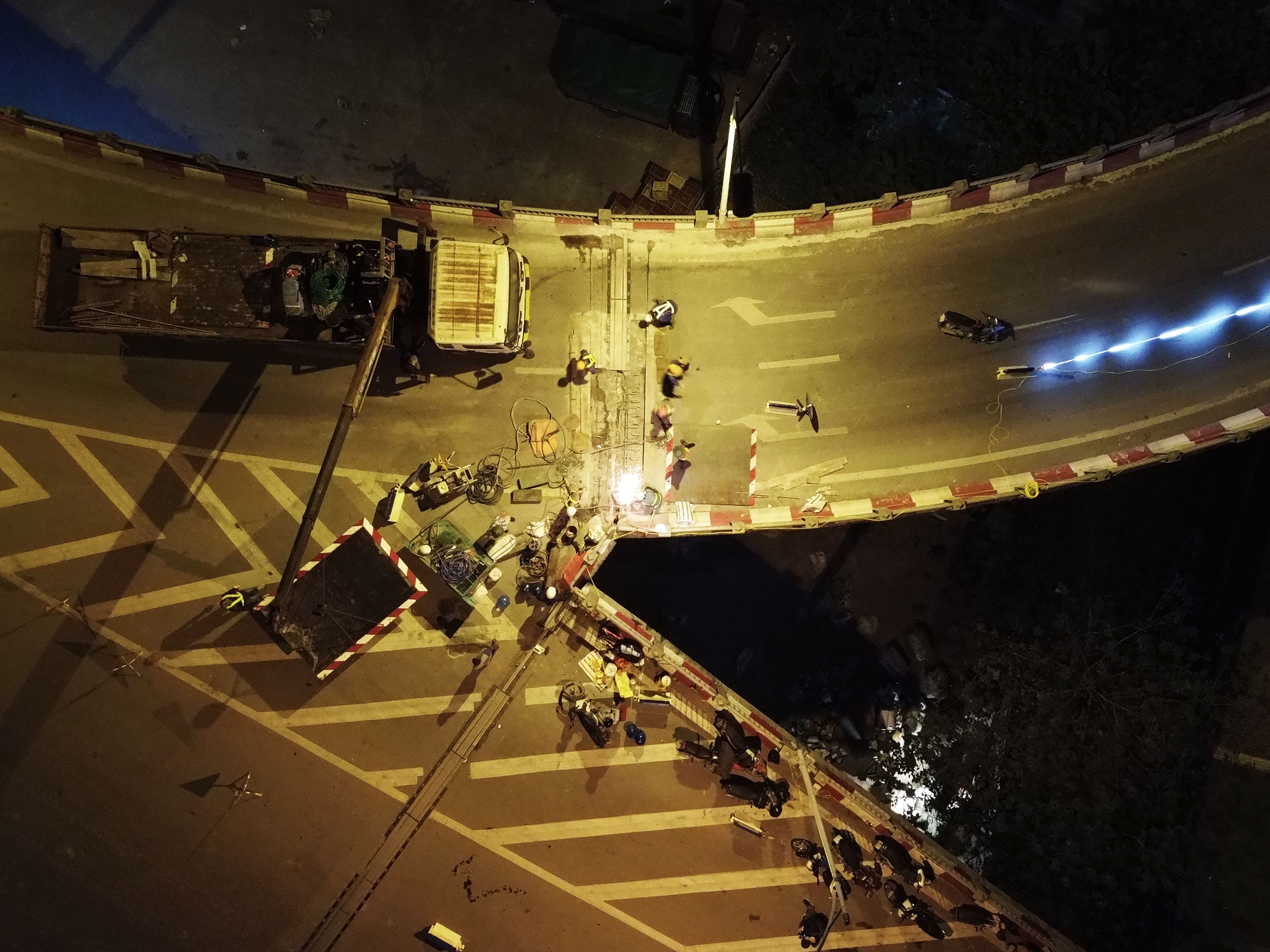 Sua chua cau Vinh Tuy anh 2