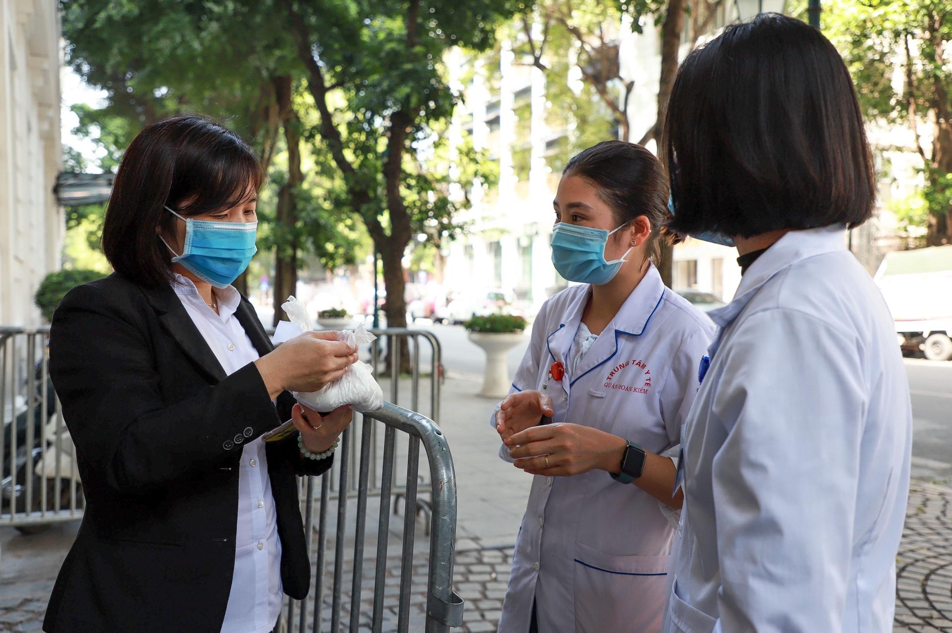 Khach san Metropole dong cua anh 3