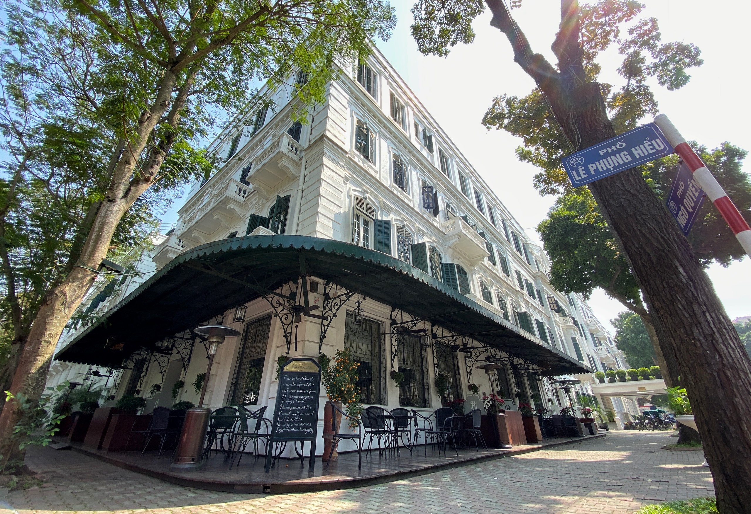 Khach san Metropole dong cua anh 7