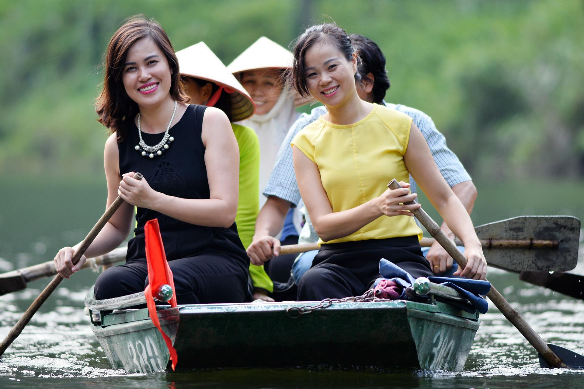 Di san Trang An tam dung don khach hinh anh