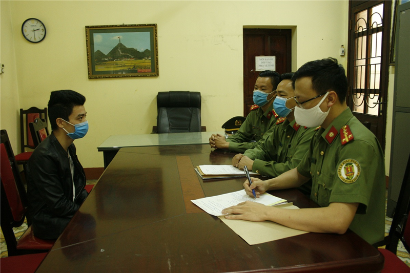 Thanh nien Trung Quoc vuot bien sang Viet Nam tham nguoi yeu hinh anh