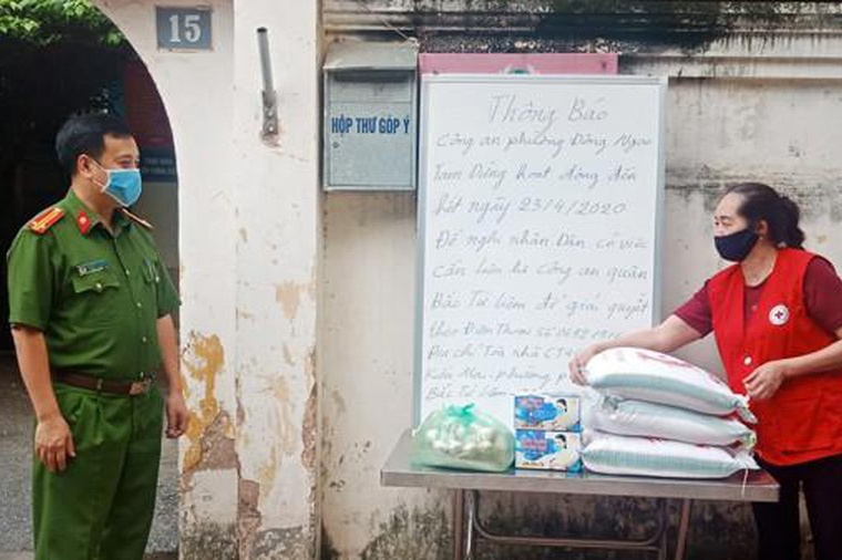 Ket thuc cach ly doi voi 17 chien si Cong an phuong Dong Ngac hinh anh