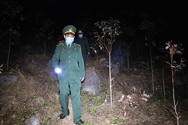 8 nguoi nhap canh trai phep Ha Giang anh 1