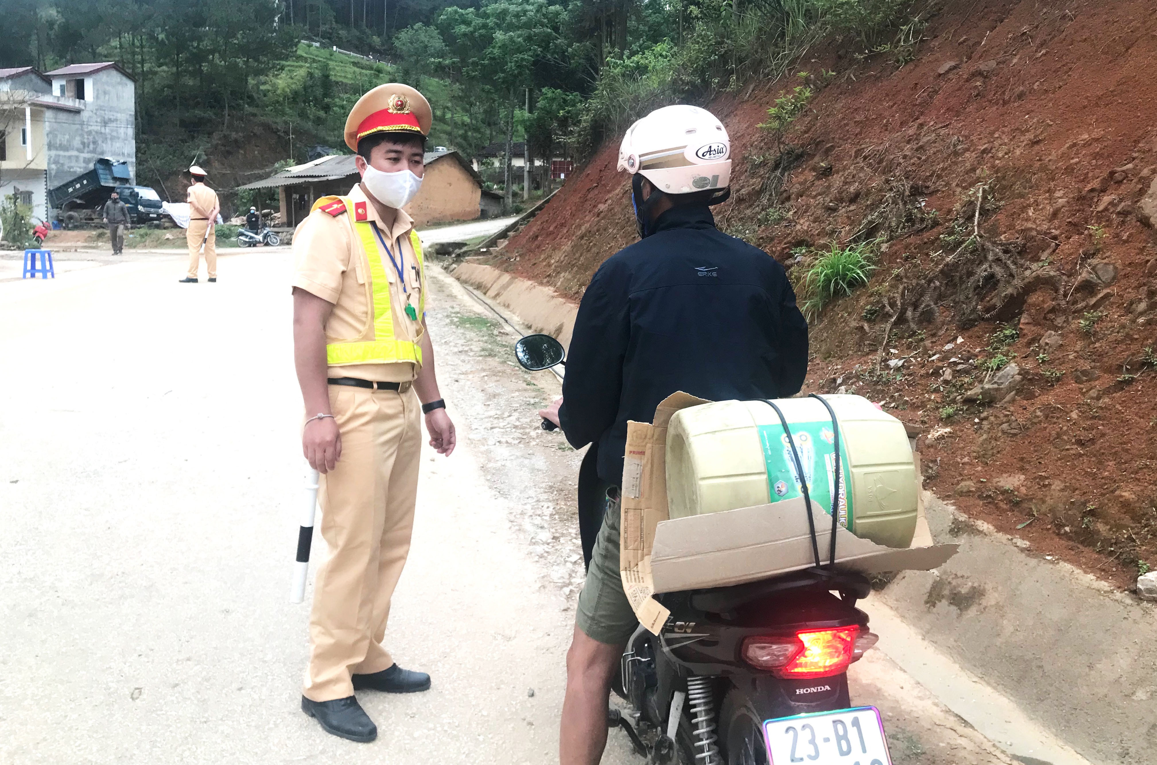 Do phong toa thi tran Dong Van hinh anh