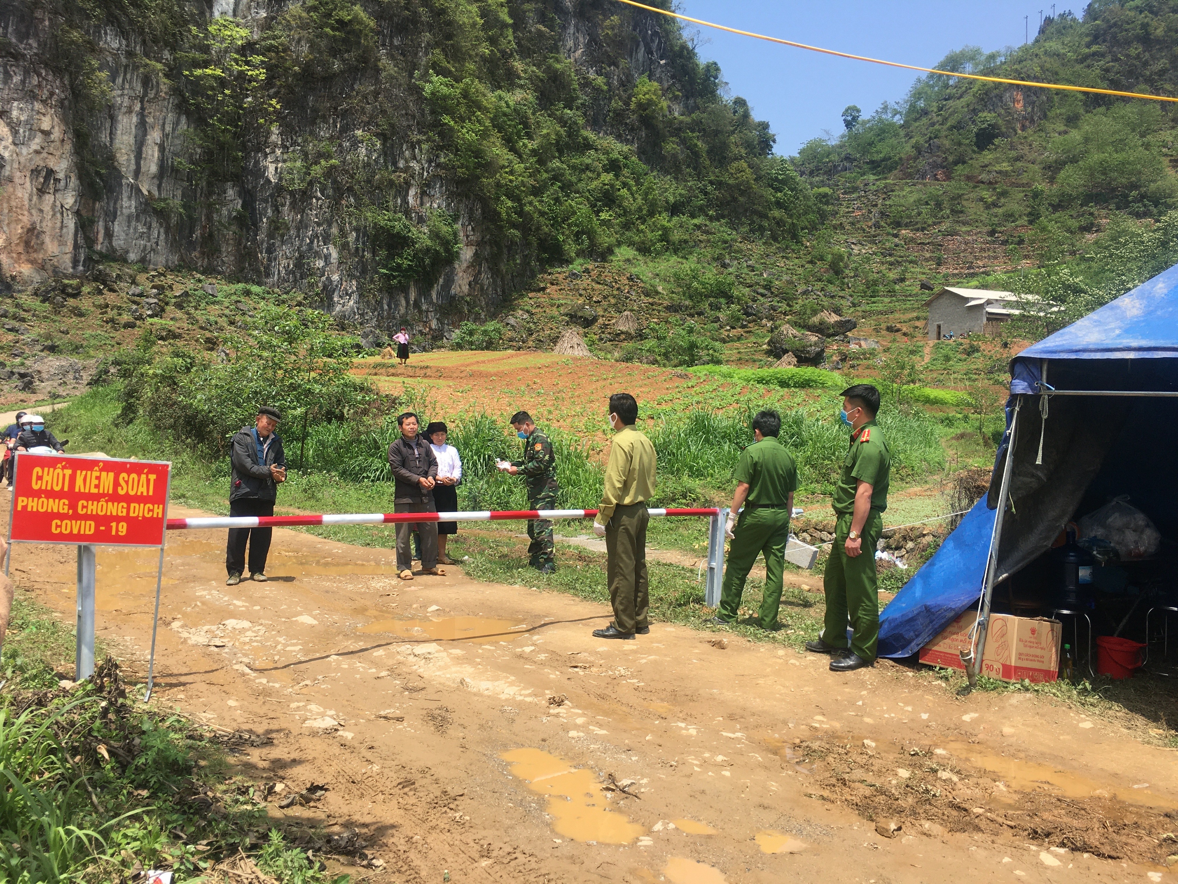 Do bo phong toa Dong Van anh 1