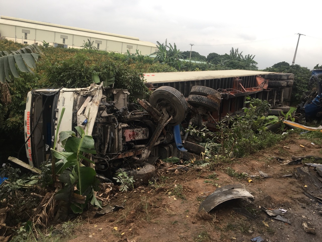 Xe dau keo dam nhau Hung Yen anh 1