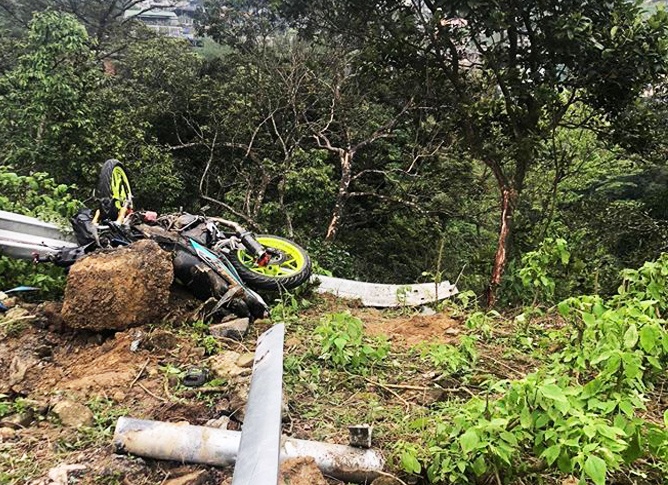 Oto lao xuong vuc o Tam Dao anh 1