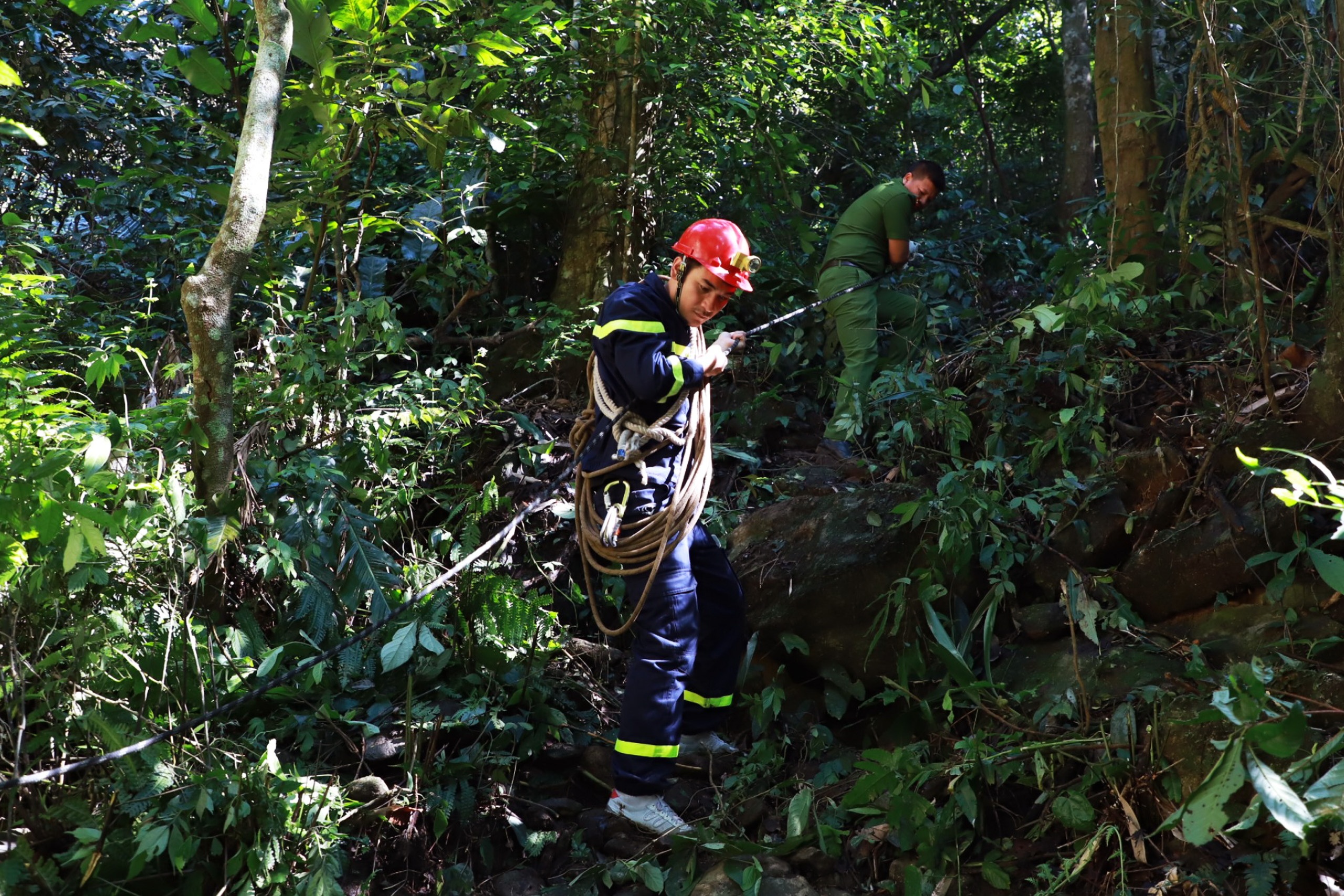 Lao xuong vuc tam dao anh 6