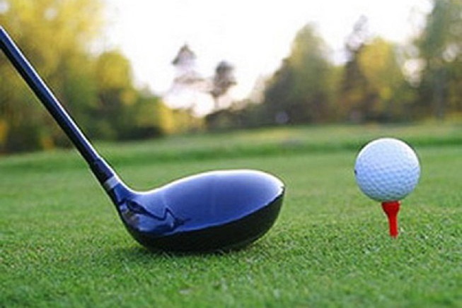 Cam dung san golf de danh bac anh 1