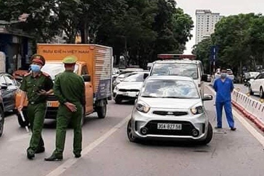 Tai xe xe cong nghe tu vong khi dung cho den do hinh anh