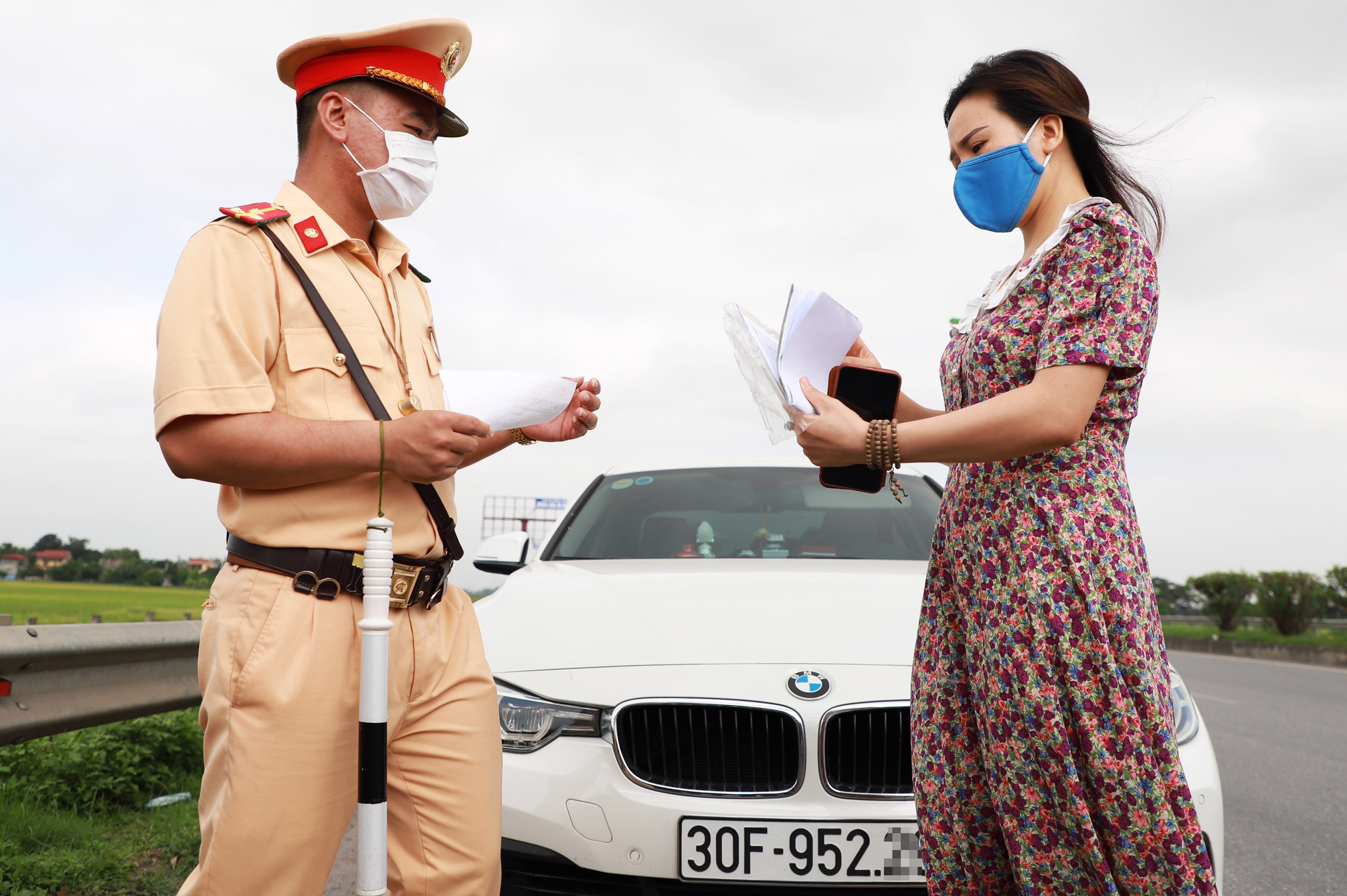 Muc xu phat khi tham gia giao thong thieu giay to hinh anh