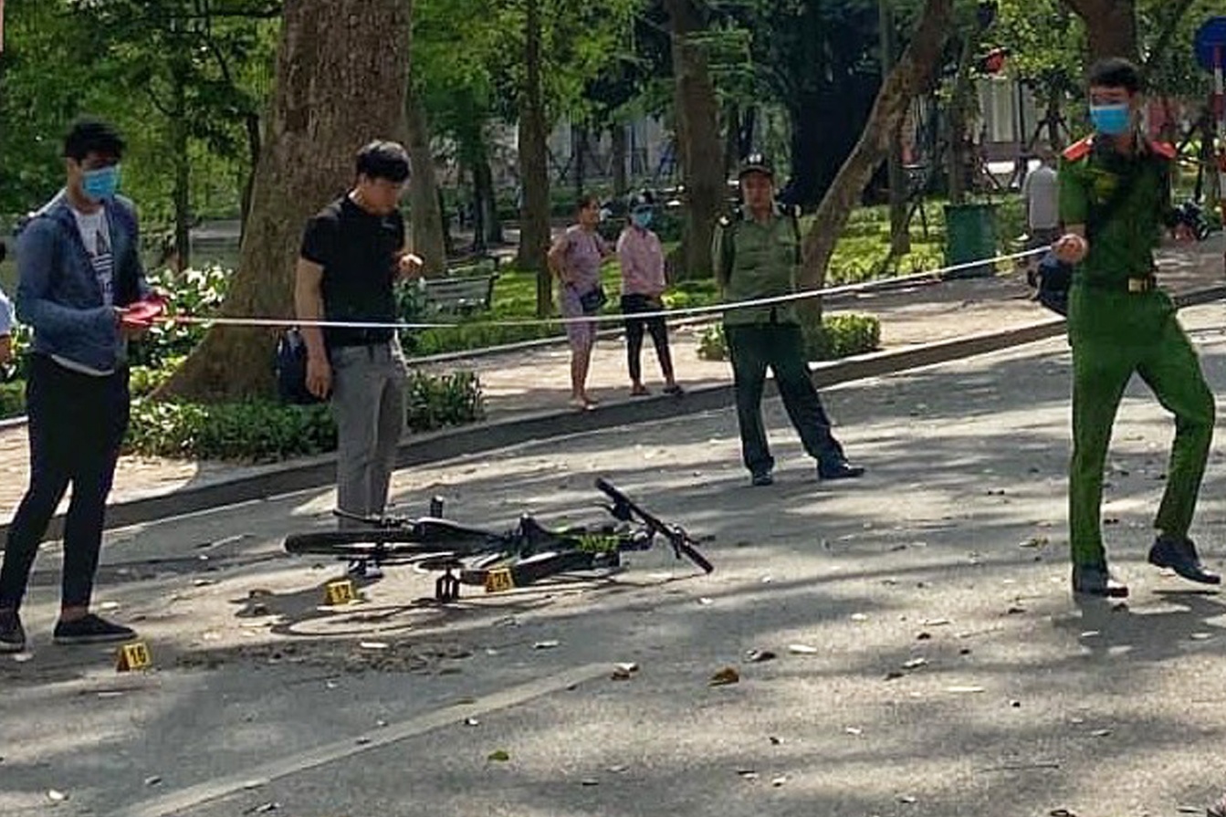 Cu ba tu vong sau khi bi xe dap tong tren pho di bo hinh anh