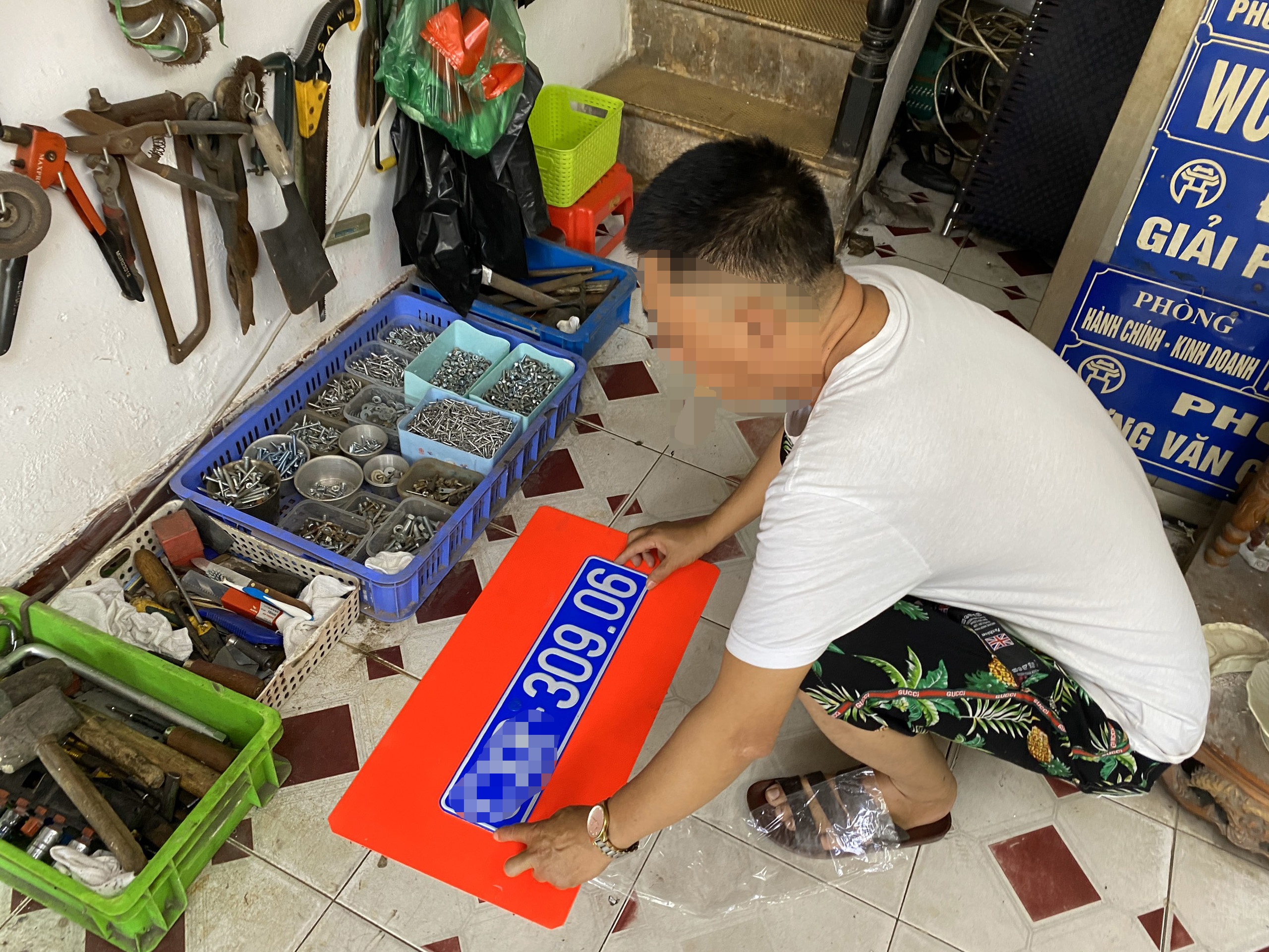 Biển số xe giả bị truy cứu hình sự ảnh 1 Bien so xe gia bi truy cuu hinh su anh 1