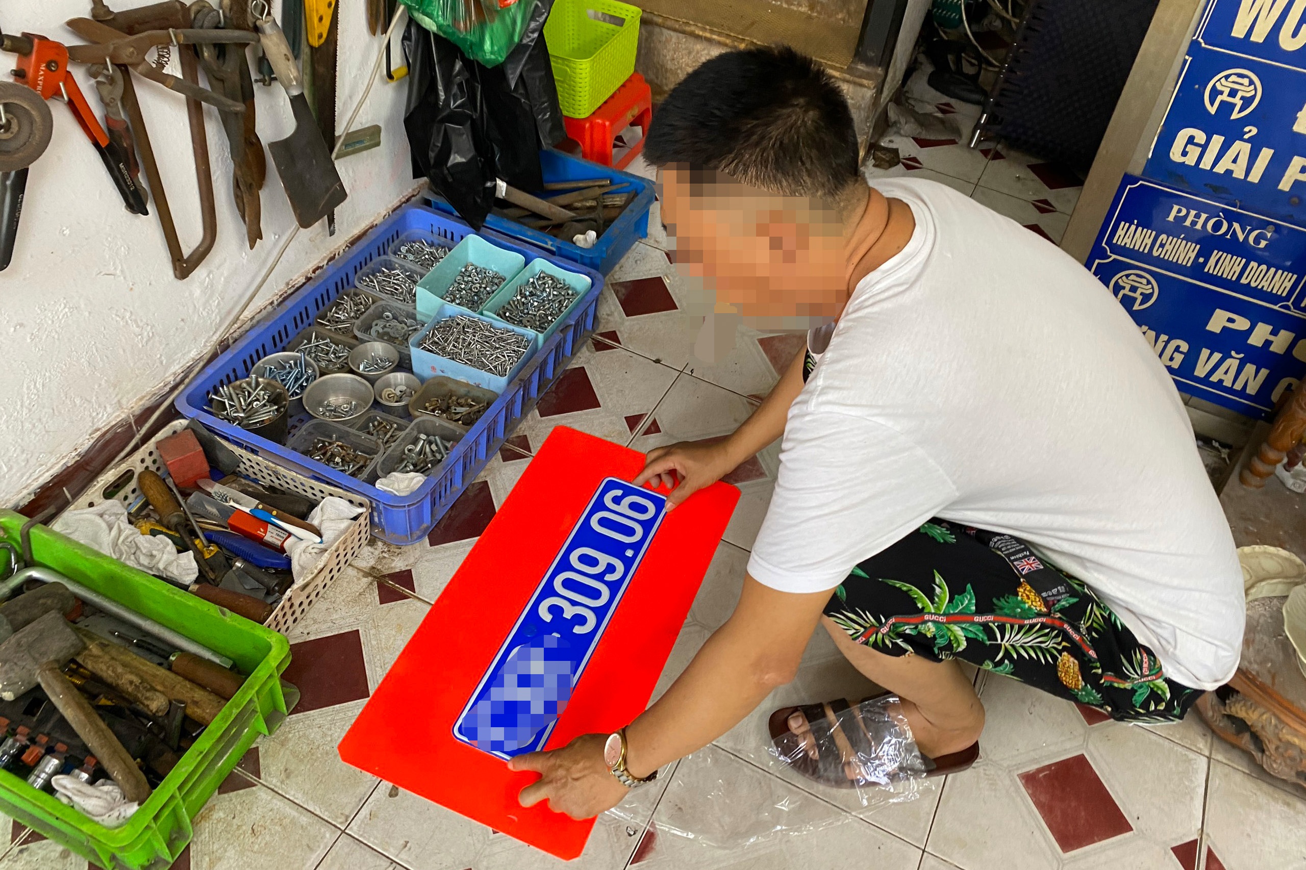 Su dung bien so xe gia co the bi truy cuu trach nhiem hinh su hinh anh