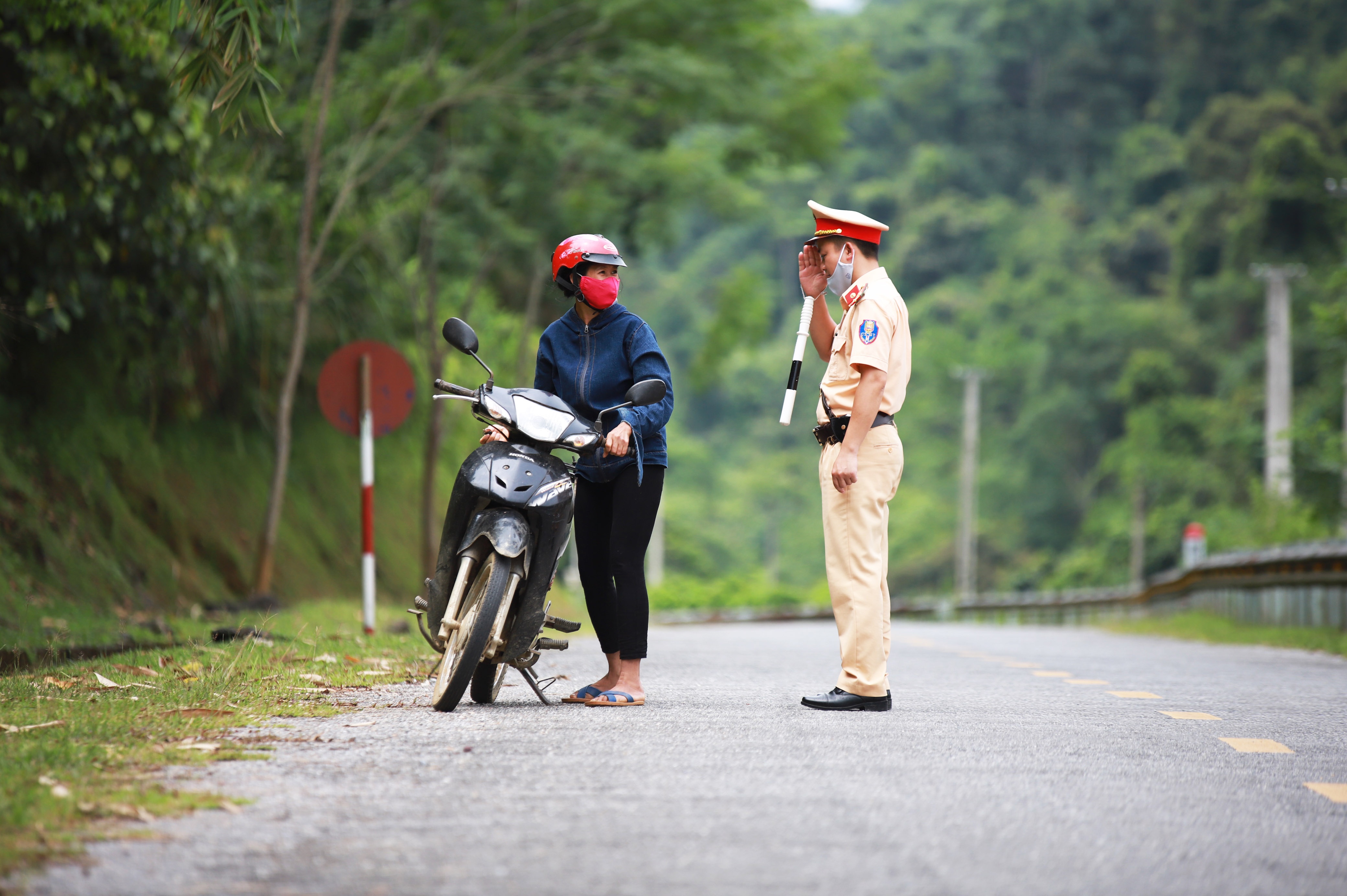 Tong kiem soat phuong tien Tuyen Quang anh 9