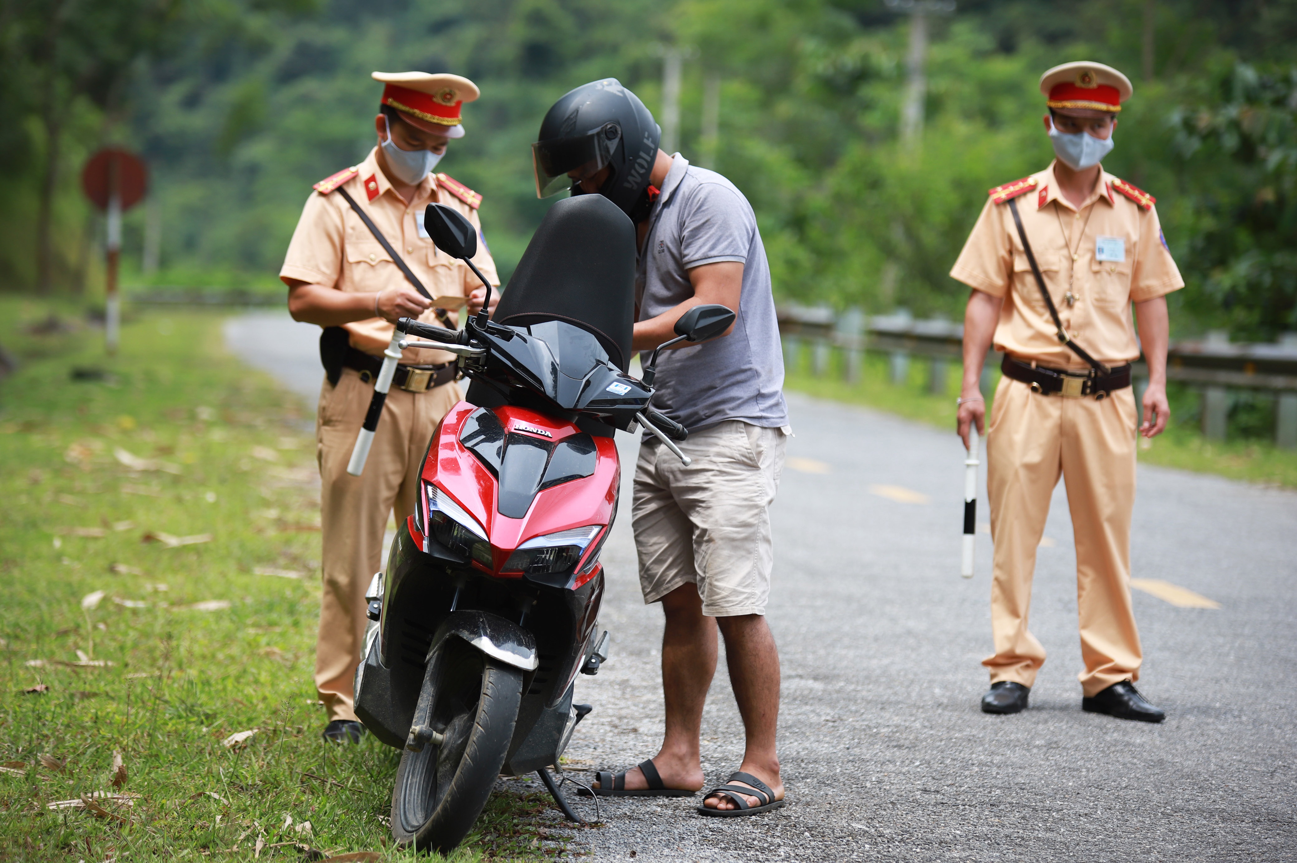 Tong kiem soat phuong tien Tuyen Quang anh 2