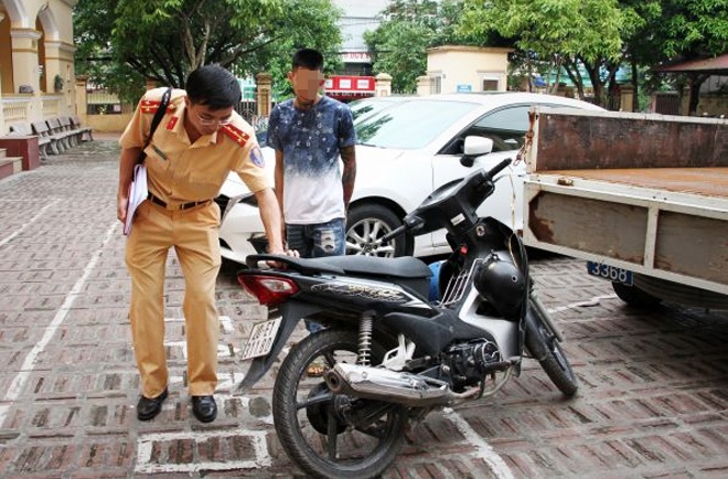 9X lai xe bang chan bi phat 9 trieu hinh anh