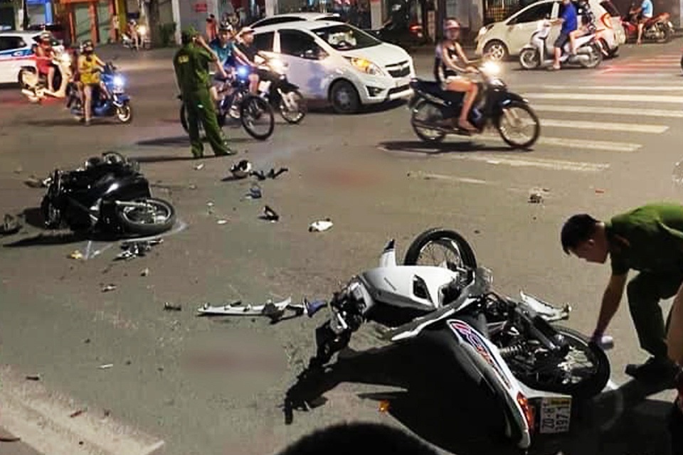 'Quai xe' phong 100 km/h, tong chet nguoi hinh anh