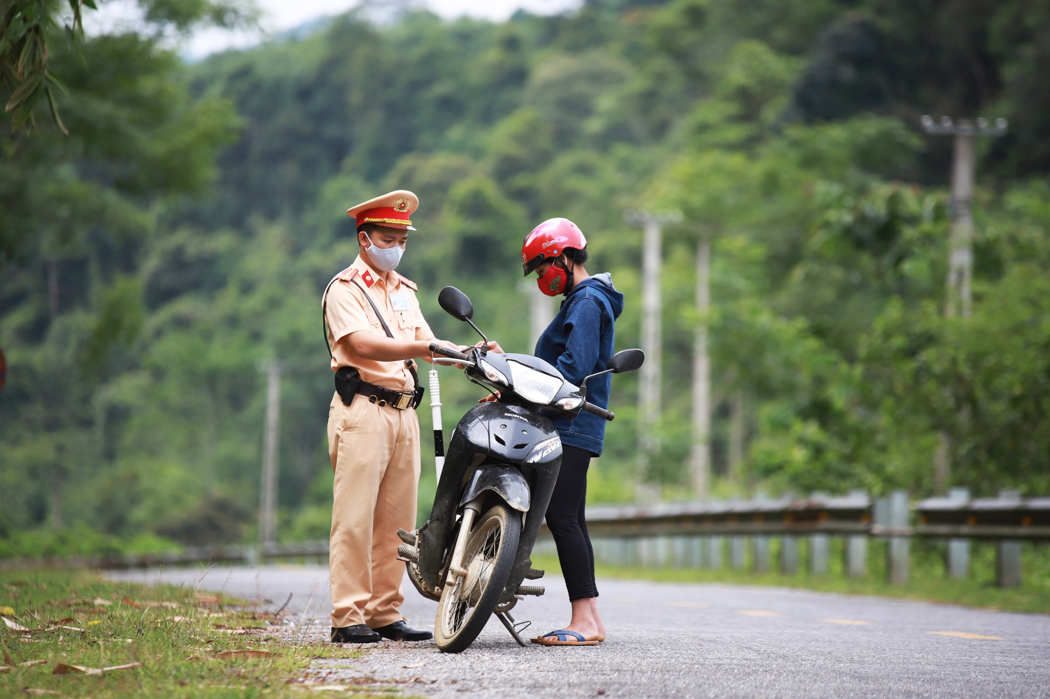 Tong kiem soat phuong tien anh 2