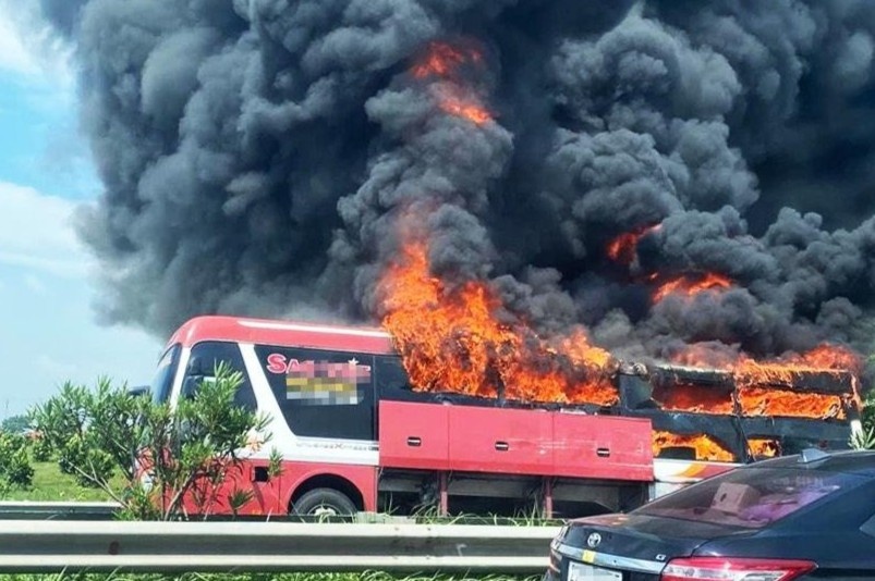 Vi sao xe khach giuong nam lien tuc chay? hinh anh