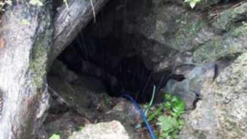 Bom nuoc duoi hang sau, 2 nguoi chet vi ngat khi hinh anh