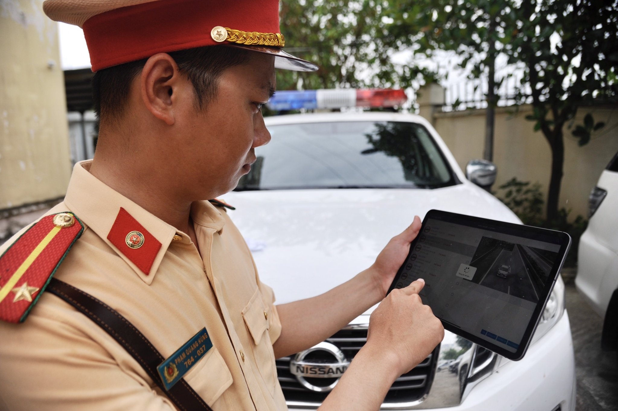 CSGT dung hinh anh tren Facebooj xu phat anh 2