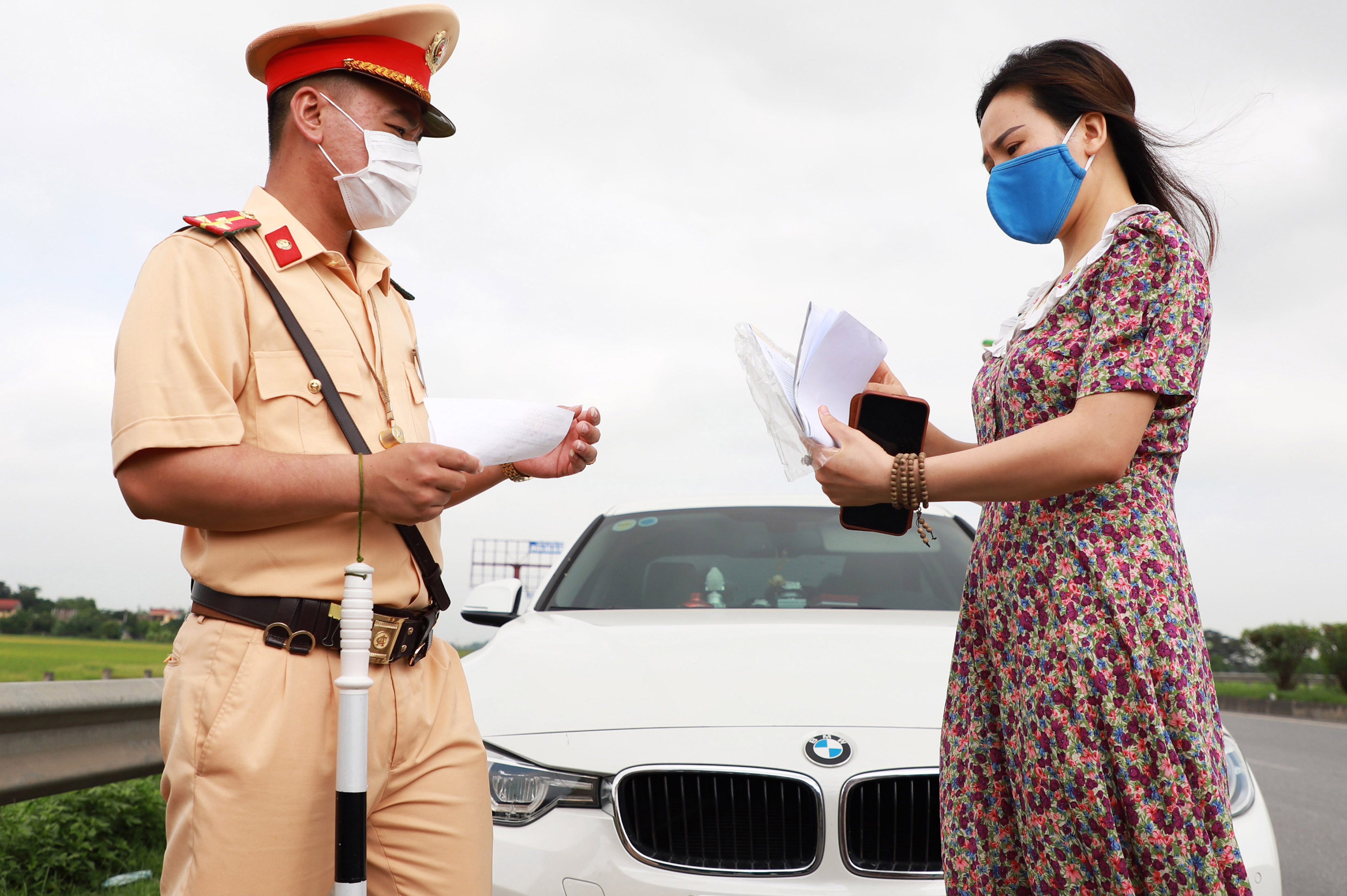 Ban xang cho phu nu la toi ac la dinh kien anh 1