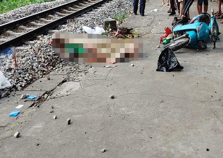 Tai xe GrabBike bi tau hoa huc vang 10 m hinh anh