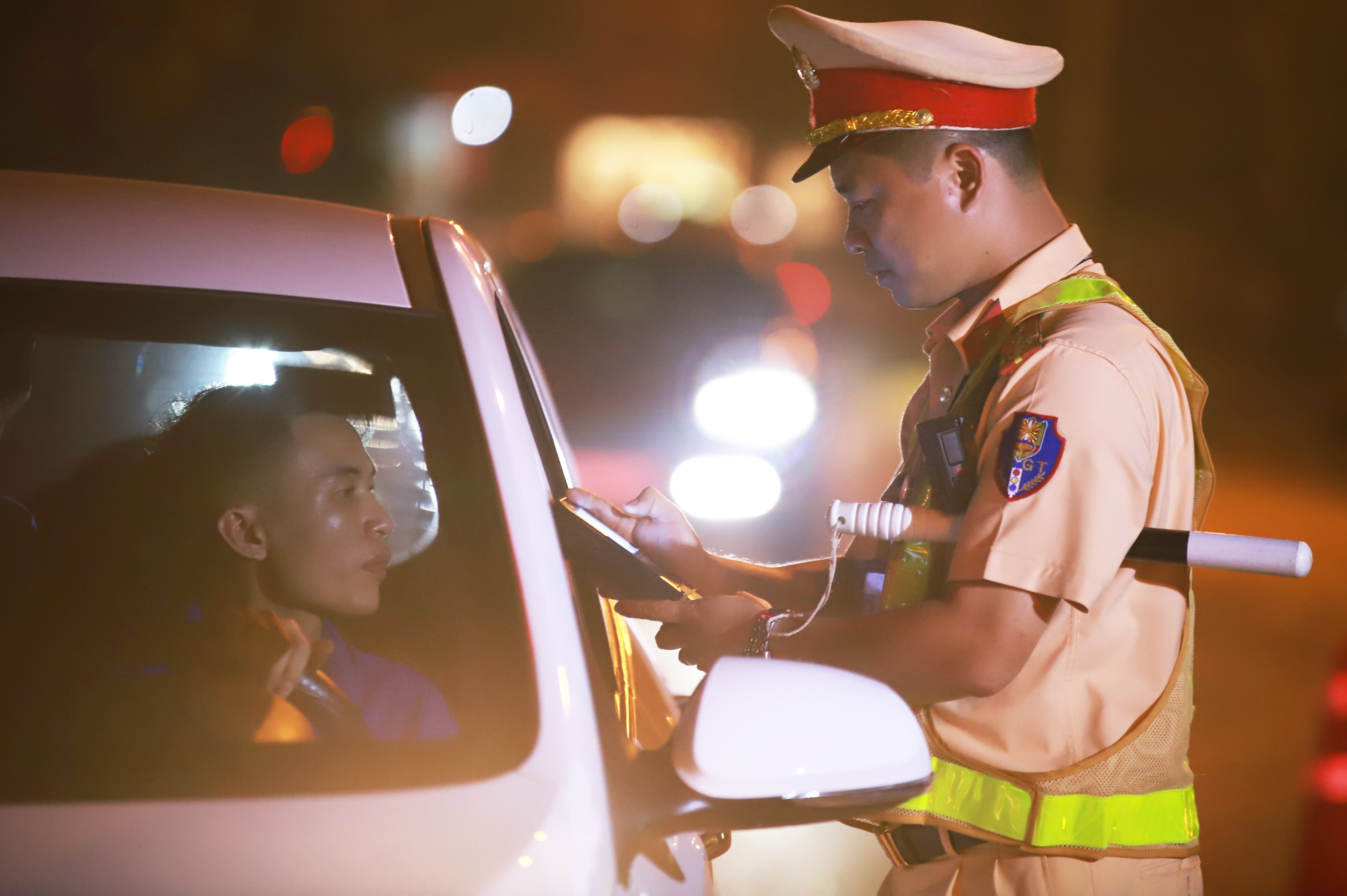 CSGT ra quan xu ly vi pham anh 2