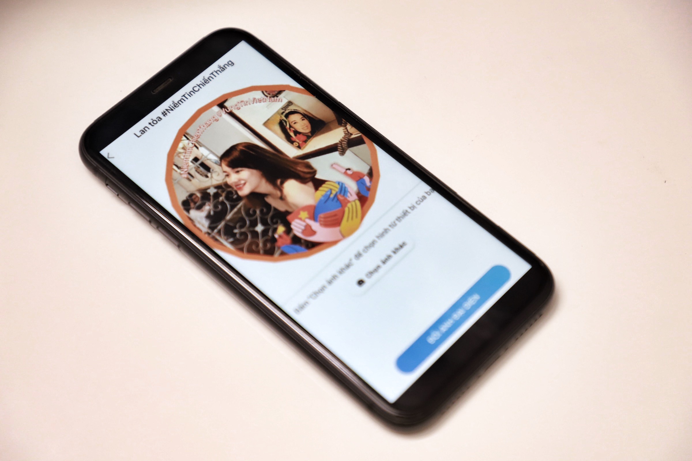 Hang trieu nguoi thay anh dai dien tri an tuyen dau chong dich hinh anh