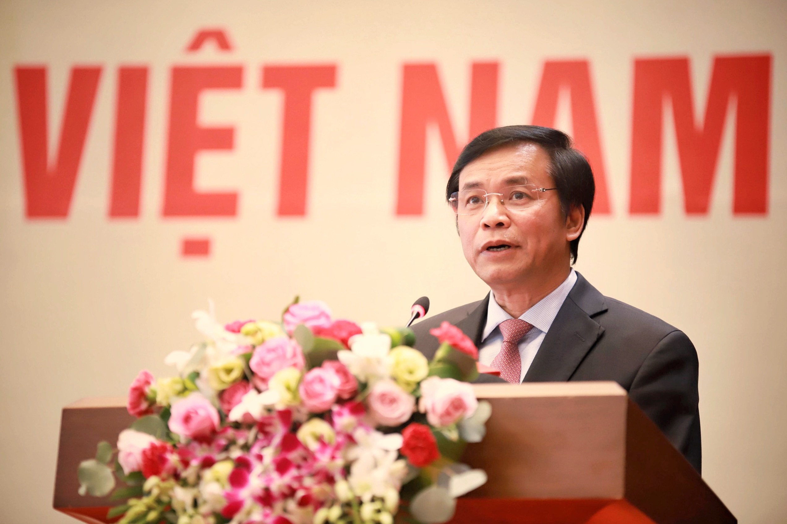 Phat dong giai bao chi '75 nam Quoc hoi Viet Nam' hinh anh