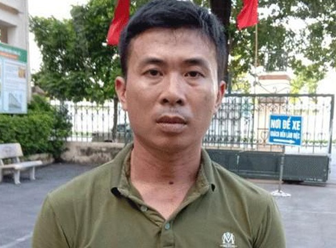 Tai xe taxi tong CSGT ran xuong suon hinh anh