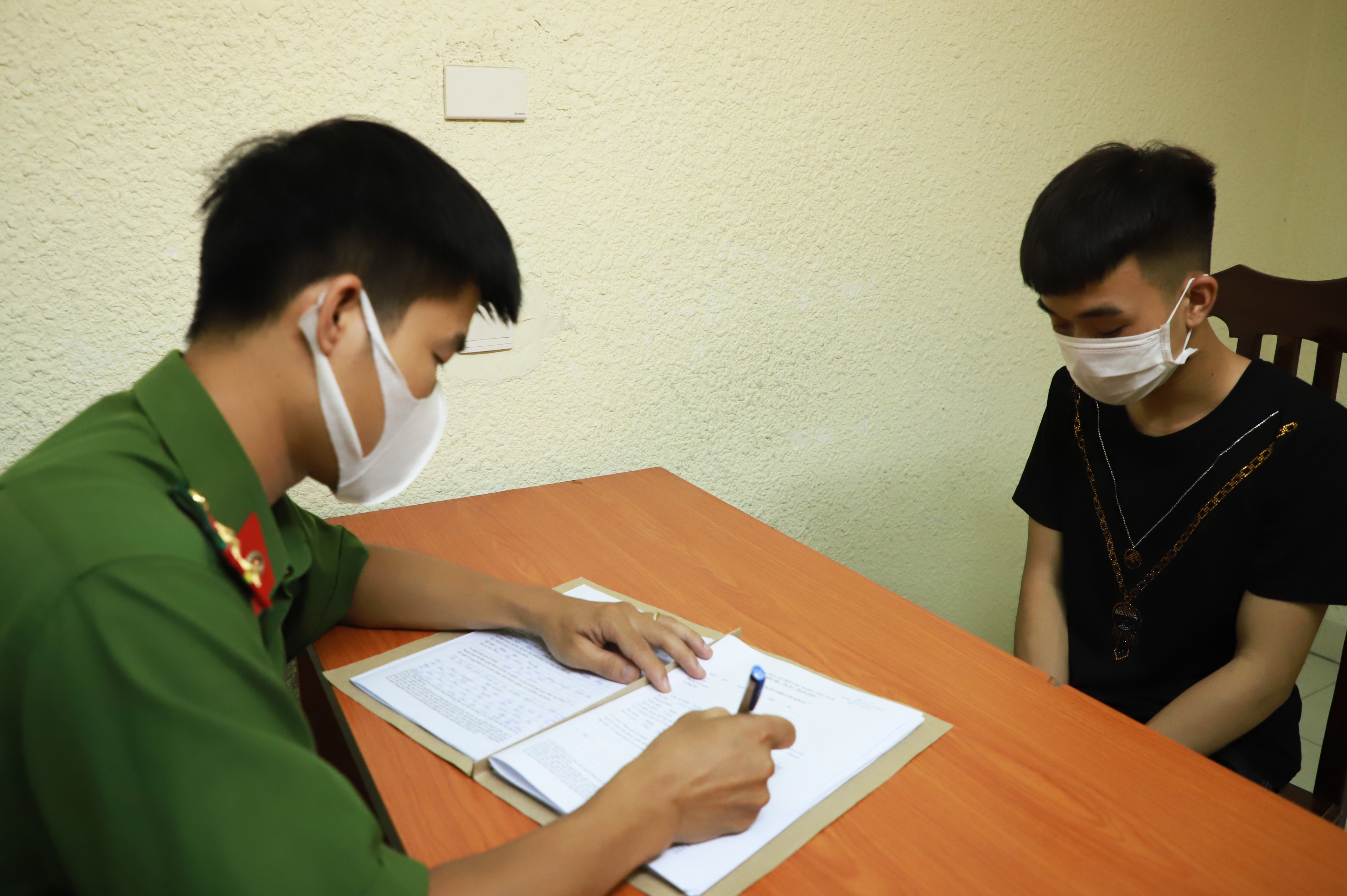 'Quai xe' ke ve viec dua xe quanh ho Hoan Kiem hinh anh